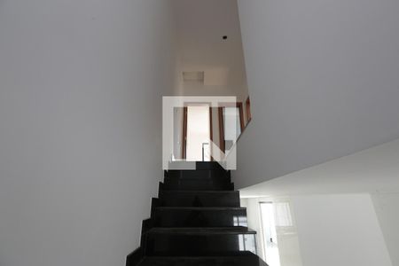 Escada de casa à venda com 3 quartos, 114m² em Inconfidentes, Contagem