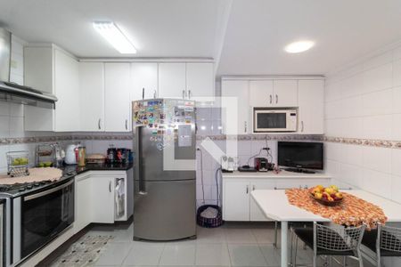 Casa à venda com 385m², 5 quartos e 6 vagas Casa à venda com 385m², 5 quartos e 6 vagasCozinha