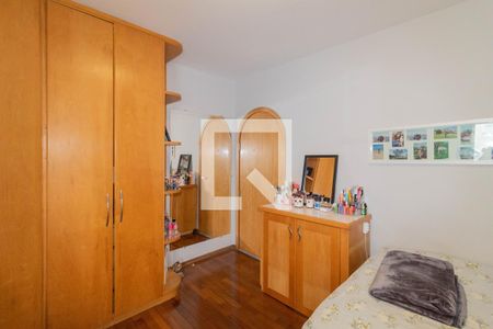 Casa à venda com 385m², 5 quartos e 6 vagas Casa à venda com 385m², 5 quartos e 6 vagasQuarto 3