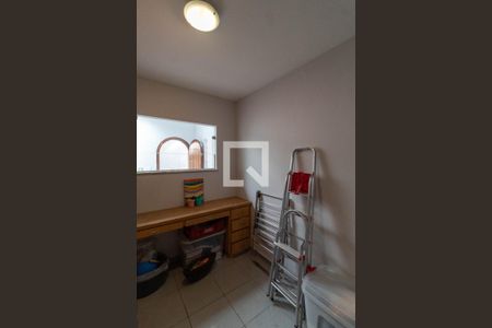 Casa à venda com 385m², 5 quartos e 6 vagas Casa à venda com 385m², 5 quartos e 6 vagasQuarto de Serviço