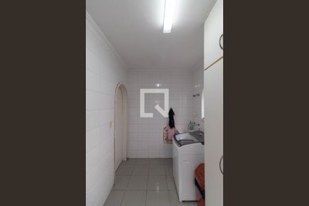 Casa à venda com 385m², 5 quartos e 6 vagas Casa à venda com 385m², 5 quartos e 6 vagasÁrea de Serviço