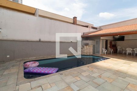 Casa à venda com 385m², 5 quartos e 6 vagas Casa à venda com 385m², 5 quartos e 6 vagasPiscina