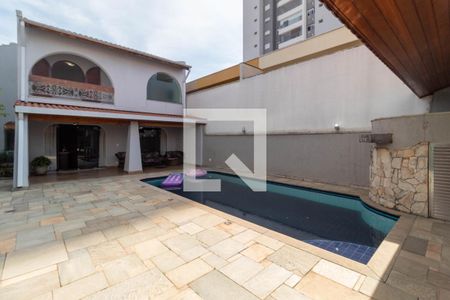 Casa à venda com 385m², 5 quartos e 6 vagas Casa à venda com 385m², 5 quartos e 6 vagasPiscina