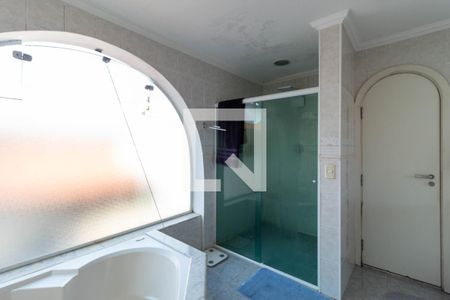 Casa à venda com 385m², 5 quartos e 6 vagas Casa à venda com 385m², 5 quartos e 6 vagasBanheiro da Suíte