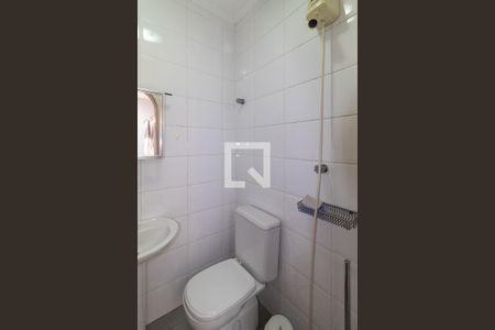 Casa à venda com 385m², 5 quartos e 6 vagas Casa à venda com 385m², 5 quartos e 6 vagasBanheiro de Serviço