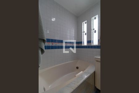 Casa à venda com 385m², 5 quartos e 6 vagas Casa à venda com 385m², 5 quartos e 6 vagasBanheiro 1