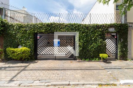 Casa à venda com 385m², 5 quartos e 6 vagas Casa à venda com 385m², 5 quartos e 6 vagasFachada com a Plaquinha Instalada