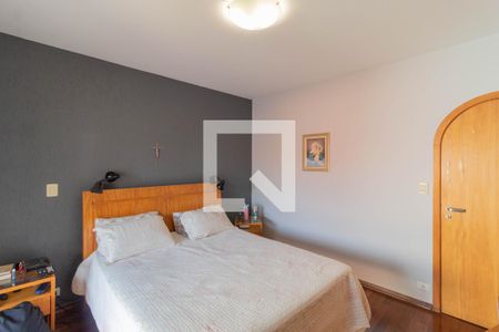 Casa à venda com 385m², 5 quartos e 6 vagas Casa à venda com 385m², 5 quartos e 6 vagasSuíte