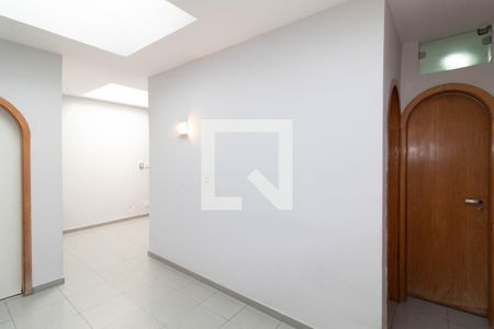 Casa à venda com 385m², 5 quartos e 6 vagas Casa à venda com 385m², 5 quartos e 6 vagasÁrea de Serviço