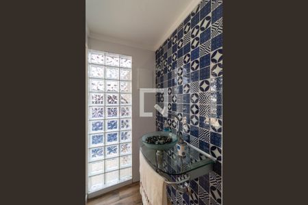 Casa à venda com 385m², 5 quartos e 6 vagas Casa à venda com 385m², 5 quartos e 6 vagasBanheiro 2