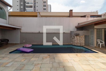 Casa à venda com 385m², 5 quartos e 6 vagas Casa à venda com 385m², 5 quartos e 6 vagasPiscina