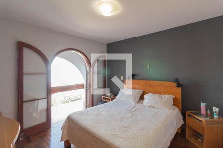 Casa à venda com 385m², 5 quartos e 6 vagas Casa à venda com 385m², 5 quartos e 6 vagasSuíte