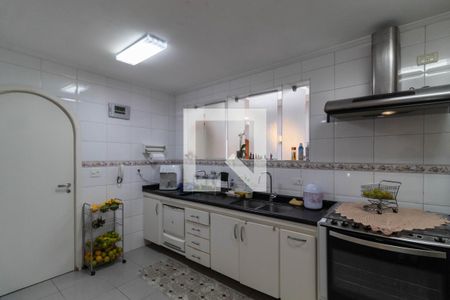 Casa à venda com 385m², 5 quartos e 6 vagas Casa à venda com 385m², 5 quartos e 6 vagasCozinha