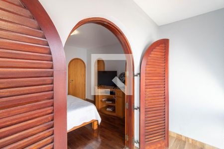 Casa à venda com 385m², 5 quartos e 6 vagas Casa à venda com 385m², 5 quartos e 6 vagasVaranda da Suíte