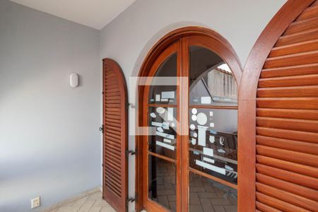 Casa à venda com 385m², 5 quartos e 6 vagas Casa à venda com 385m², 5 quartos e 6 vagasVaranda do Quarto 2