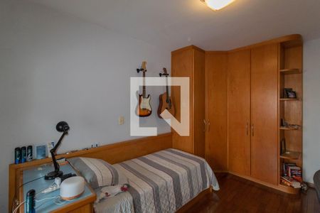 Casa à venda com 385m², 5 quartos e 6 vagas Casa à venda com 385m², 5 quartos e 6 vagasQuarto 2