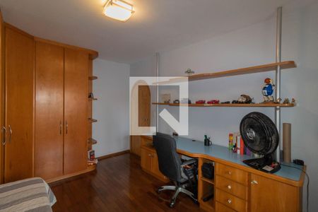 Casa à venda com 385m², 5 quartos e 6 vagas Casa à venda com 385m², 5 quartos e 6 vagasQuarto 2