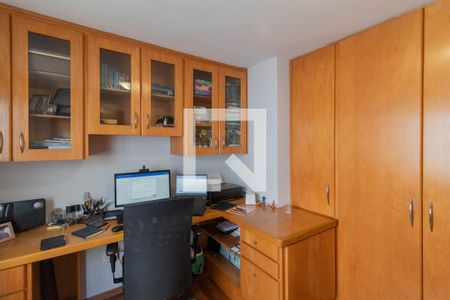 Casa à venda com 385m², 5 quartos e 6 vagas Casa à venda com 385m², 5 quartos e 6 vagasQuarto 1