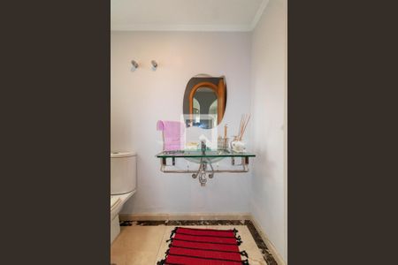 Casa à venda com 385m², 5 quartos e 6 vagas Casa à venda com 385m², 5 quartos e 6 vagasLavabo