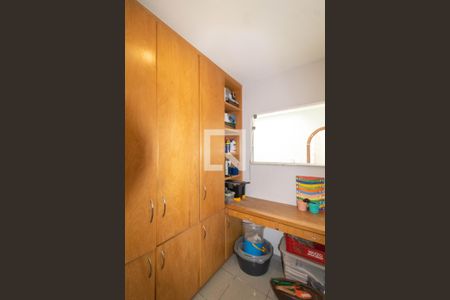 Casa à venda com 385m², 5 quartos e 6 vagas Casa à venda com 385m², 5 quartos e 6 vagasQuarto de Serviço