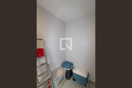 Casa à venda com 385m², 5 quartos e 6 vagas Casa à venda com 385m², 5 quartos e 6 vagasQuarto de Serviço