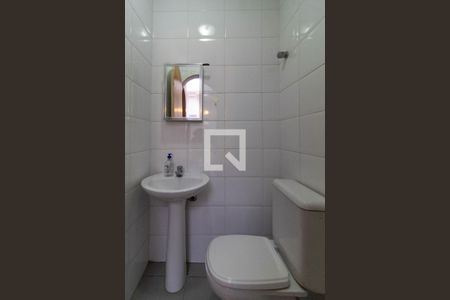 Casa à venda com 385m², 5 quartos e 6 vagas Casa à venda com 385m², 5 quartos e 6 vagasBanheiro de Serviço