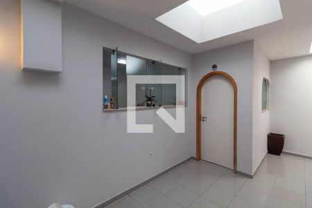 Casa à venda com 385m², 5 quartos e 6 vagas Casa à venda com 385m², 5 quartos e 6 vagasÁrea de Serviço