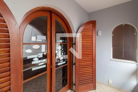 Casa à venda com 385m², 5 quartos e 6 vagas Casa à venda com 385m², 5 quartos e 6 vagasVaranda do Quarto 2