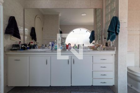 Casa à venda com 385m², 5 quartos e 6 vagas Casa à venda com 385m², 5 quartos e 6 vagasBanheiro da Suíte