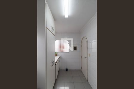 Casa à venda com 385m², 5 quartos e 6 vagas Casa à venda com 385m², 5 quartos e 6 vagasÁrea de Serviço