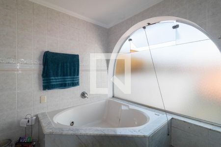 Casa à venda com 385m², 5 quartos e 6 vagas Casa à venda com 385m², 5 quartos e 6 vagasBanheiro da Suíte