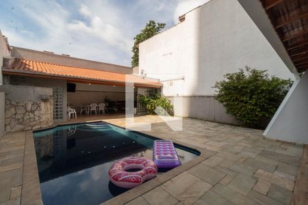 Casa à venda com 385m², 5 quartos e 6 vagas Casa à venda com 385m², 5 quartos e 6 vagasPiscina