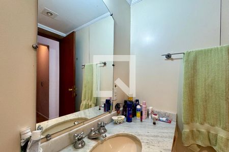 Apartamento à venda com 120m², 3 quartos e 2 vagasBanheiro da Suíte