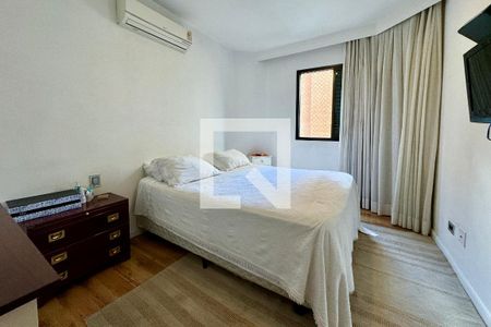 Suíte de apartamento para alugar com 3 quartos, 120m² em Moema, São Paulo