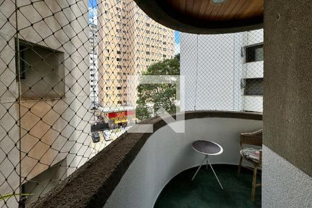 Sacada de apartamento à venda com 3 quartos, 120m² em Moema, São Paulo