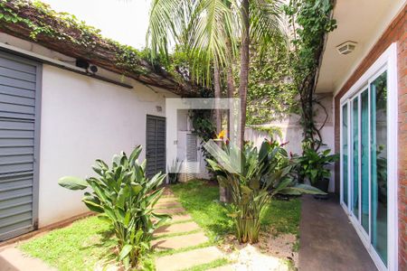 Casa para alugar com 160m², 3 quartos e 2 vagas Casa para alugar com 160m², 3 quartos e 2 vagasQuintal