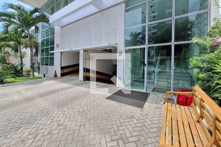 Apartamento à venda com 77m², 2 quartos e 1 vagaFachada e portaria
