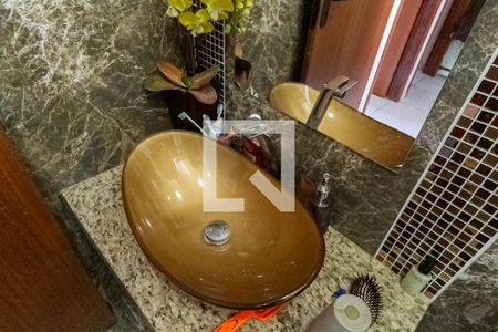 Casa à venda com 130m², 4 quartos e 3 vagas Casa à venda com 130m², 4 quartos e 3 vagasBanheiro social