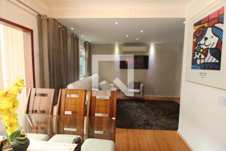 Sala de casa de condomínio à venda com 2 quartos, 120m² em Irajá, Rio de Janeiro