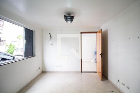 Sala de casa de condomínio à venda com 2 quartos, 79m² em Vila Carmosina, São Paulo