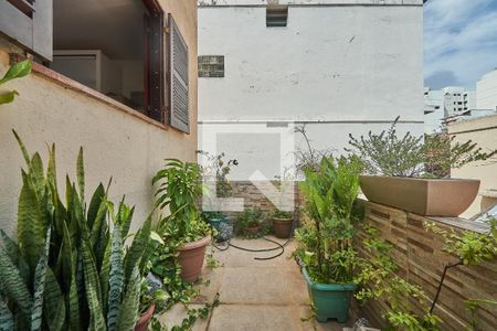 Casa à venda com 270m², 5 quartos e sem vaga Casa à venda com 270m², 5 quartos e sem vagaQuarto 4 Varanda