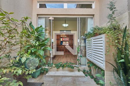 Casa à venda com 270m², 5 quartos e sem vaga Casa à venda com 270m², 5 quartos e sem vagaQuintal