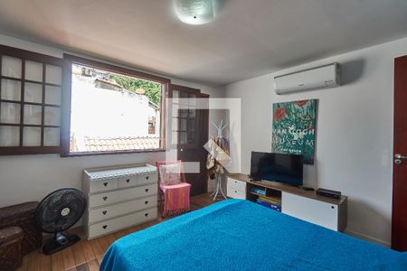 Casa à venda com 270m², 5 quartos e sem vaga Casa à venda com 270m², 5 quartos e sem vagaQuarto 4