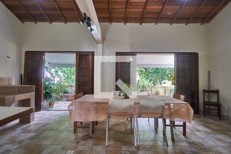 Casa à venda com 270m², 5 quartos e sem vaga Casa à venda com 270m², 5 quartos e sem vagaTerraço Gourmet