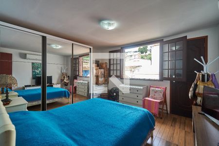 Casa à venda com 270m², 5 quartos e sem vaga Casa à venda com 270m², 5 quartos e sem vagaQuarto 4