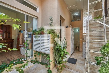 Casa à venda com 270m², 5 quartos e sem vaga Casa à venda com 270m², 5 quartos e sem vagaQuintal