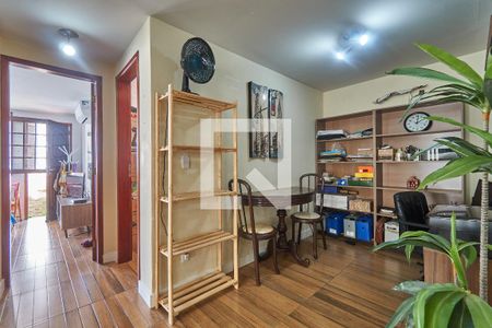 Casa à venda com 270m², 5 quartos e sem vaga Casa à venda com 270m², 5 quartos e sem vagaEscritorio