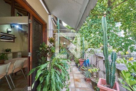 Casa à venda com 270m², 5 quartos e sem vaga Casa à venda com 270m², 5 quartos e sem vagaVaranda 2