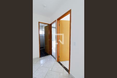 Corredor de apartamento para alugar com 2 quartos, 50m² em Jardim Isis, Cotia