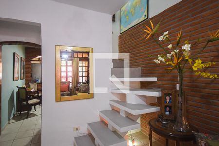 Escada de casa à venda com 4 quartos, 149m² em Parque Pinheiros, Taboão da Serra